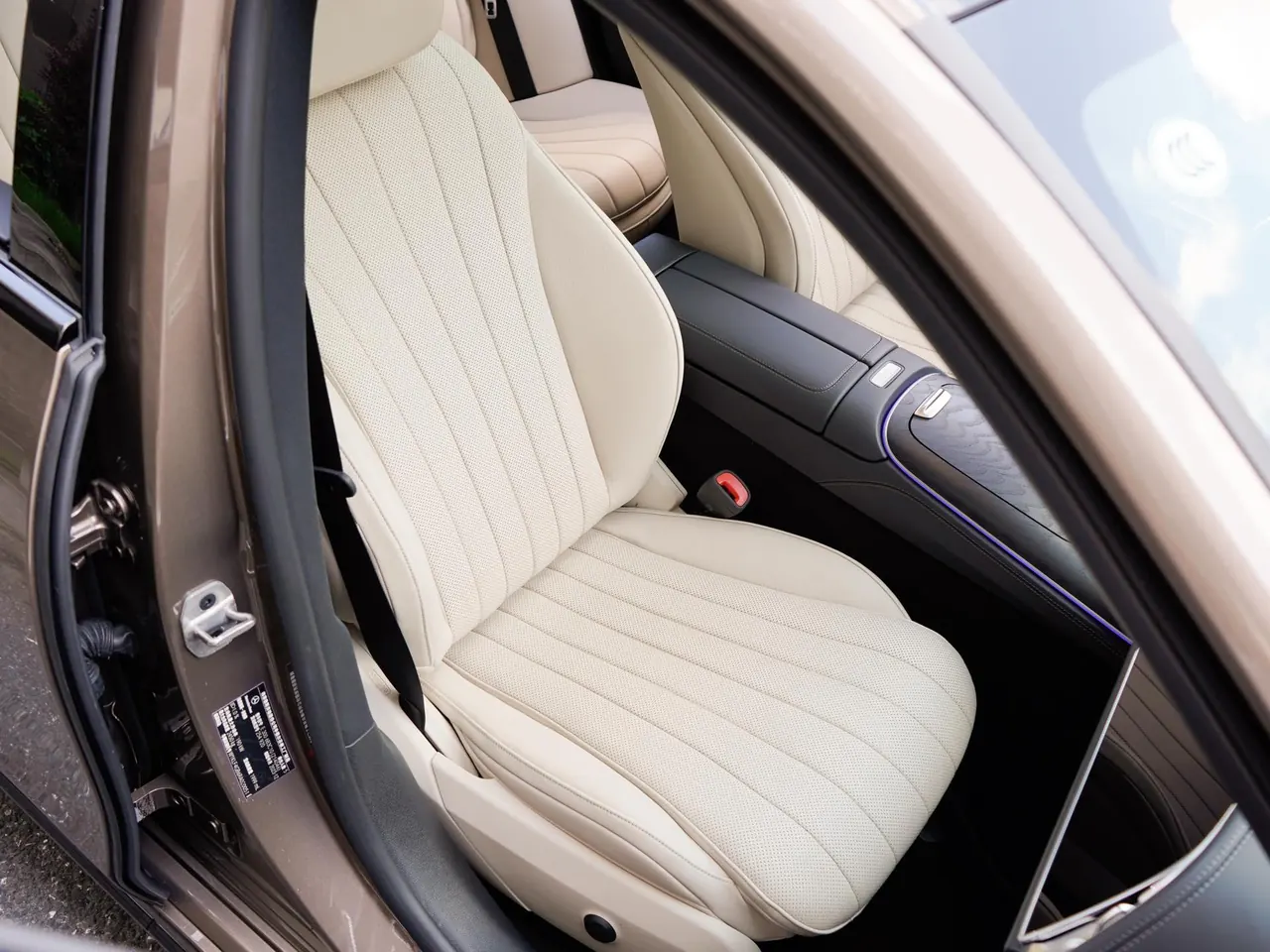 Mercedes Benz E-Class (Imported) 2024 E 300 48V 2.0T Luxury Sports Edition Automatic Gear 15
