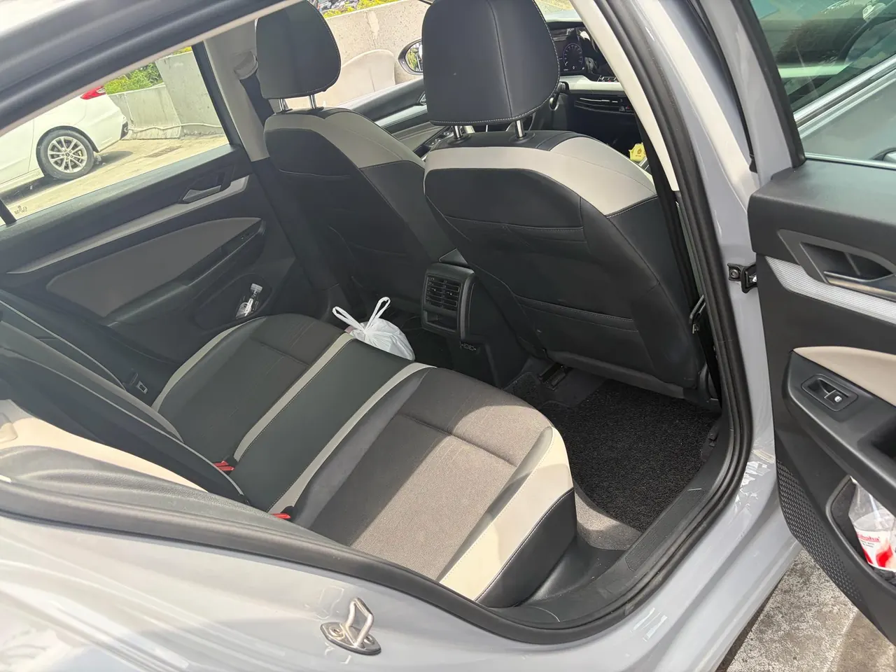Volkswagen 2023 Golf 8 R-Line 1.4TSI 280TSI (Modified) Automatic Gear 5