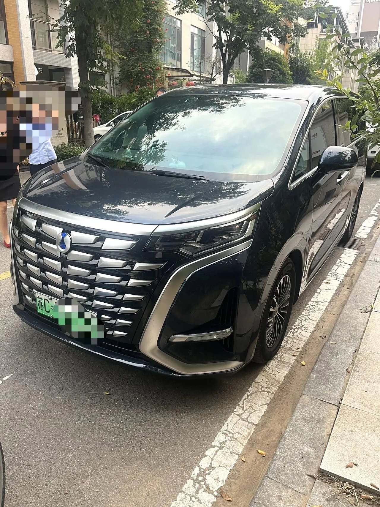 打开图片灯箱:Denza 2022 Denza D9 DM-i 1.5T stepless 970 four-wheel drive flagship automatic gear