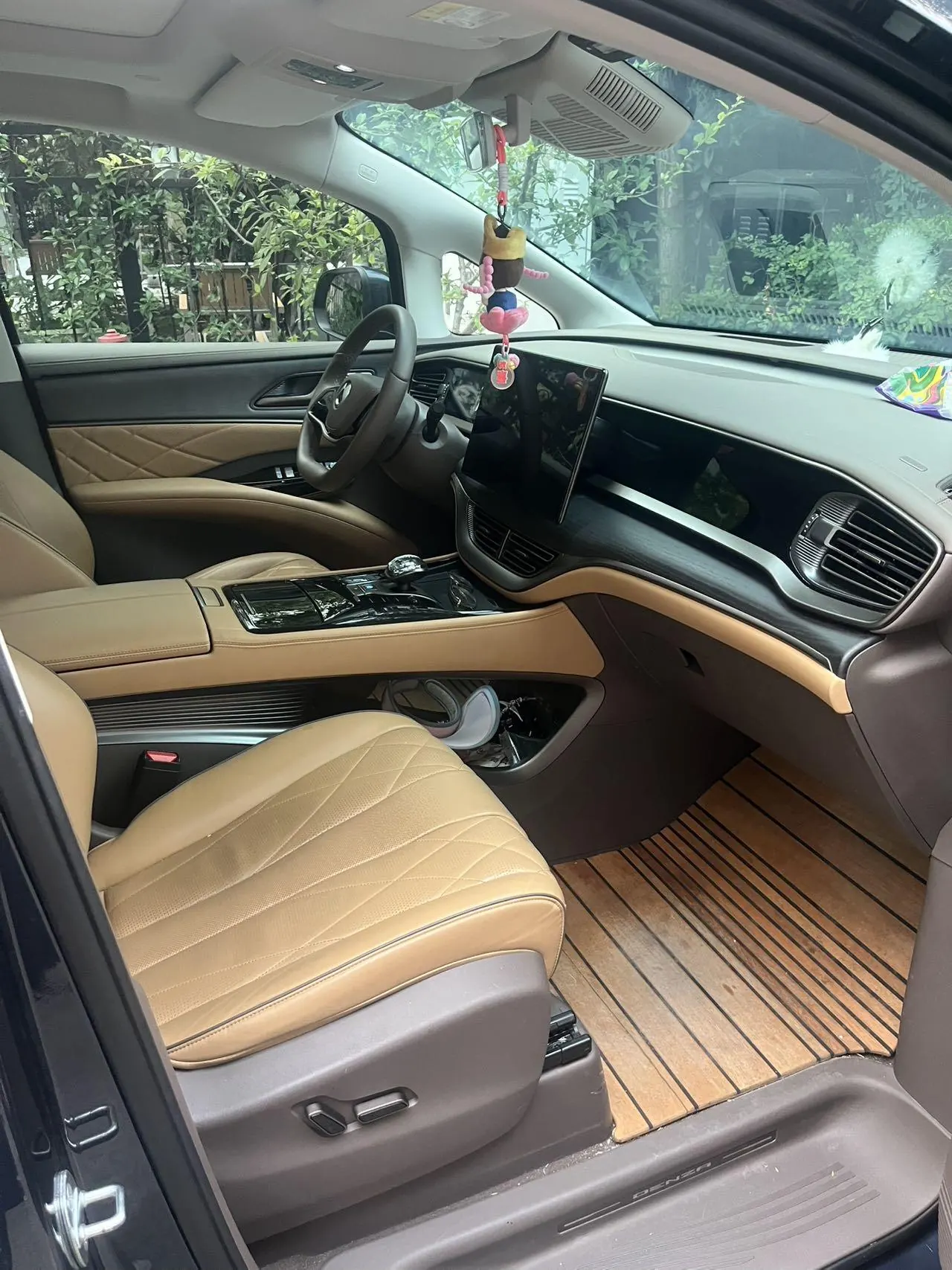 Denza 2022 Denza D9 DM-i 1.5T stepless 970 four-wheel drive flagship automatic gear 5