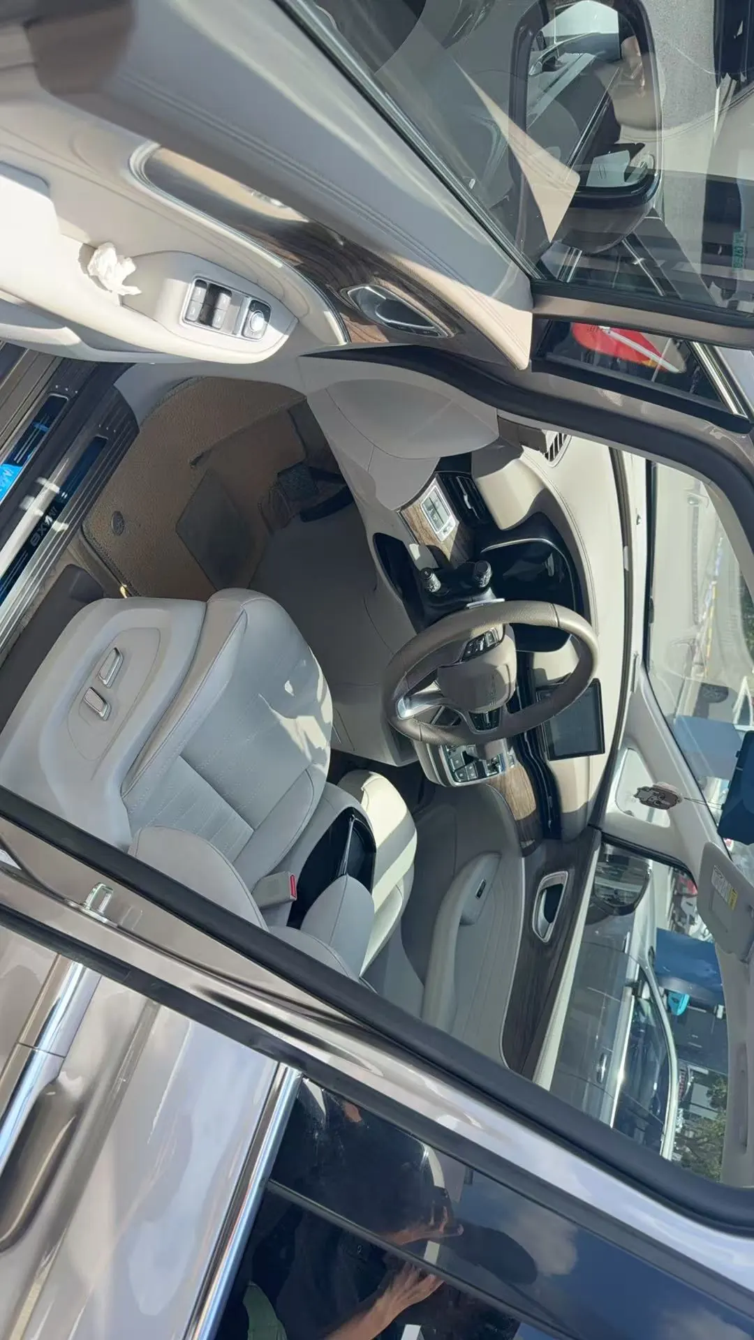 Roewe 2023 iMAX8 2.0TGI 400TGI Premium Edition Automatic Gear 2