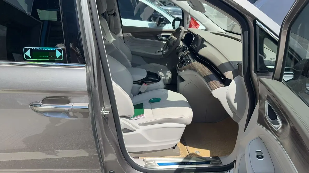 Roewe 2023 iMAX8 2.0TGI 400TGI Premium Edition Automatic Gear 5