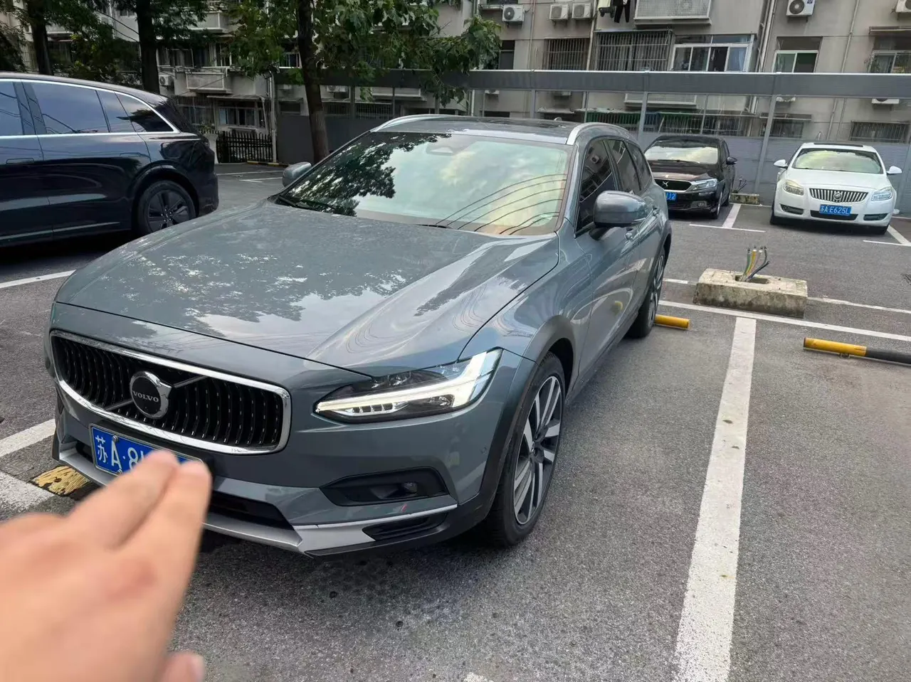 Volvo V90 (Imported) 2022 V90 Cross Country 2.0T B5 AWD Smart Edition Automatic Gear - View 1