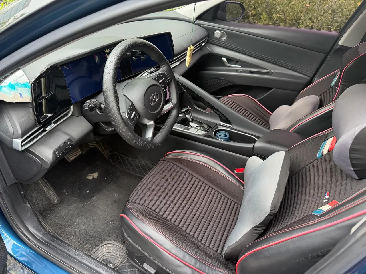 Hyundai 2022 Elantra -3-compartment 1.5 stepless LUX premium automatic gear 2