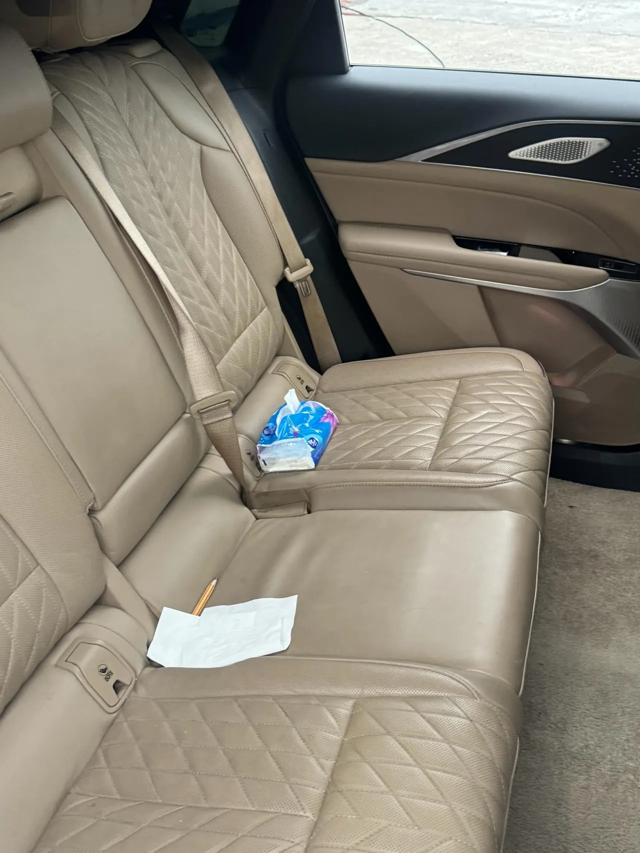 Cadillac 2022 LYRIQ (Sharp Song) Rear Drive Long Endurance Premium Edition Automatic Gear 3