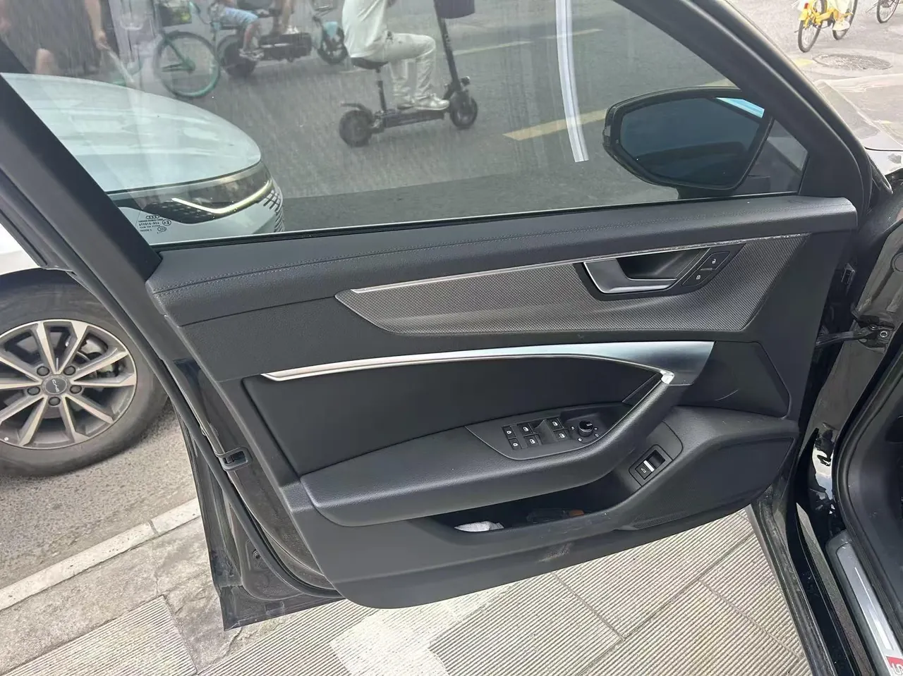 Audi 2022 A6L 2.0TFSI 40TFSI Deluxe Elegant Automatic 3