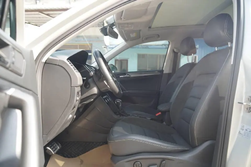 Volkswagen 2021 Tiguan L R-Line 2.0TSI 330TSI Two-Drive Overdrive Automatic Gear 4