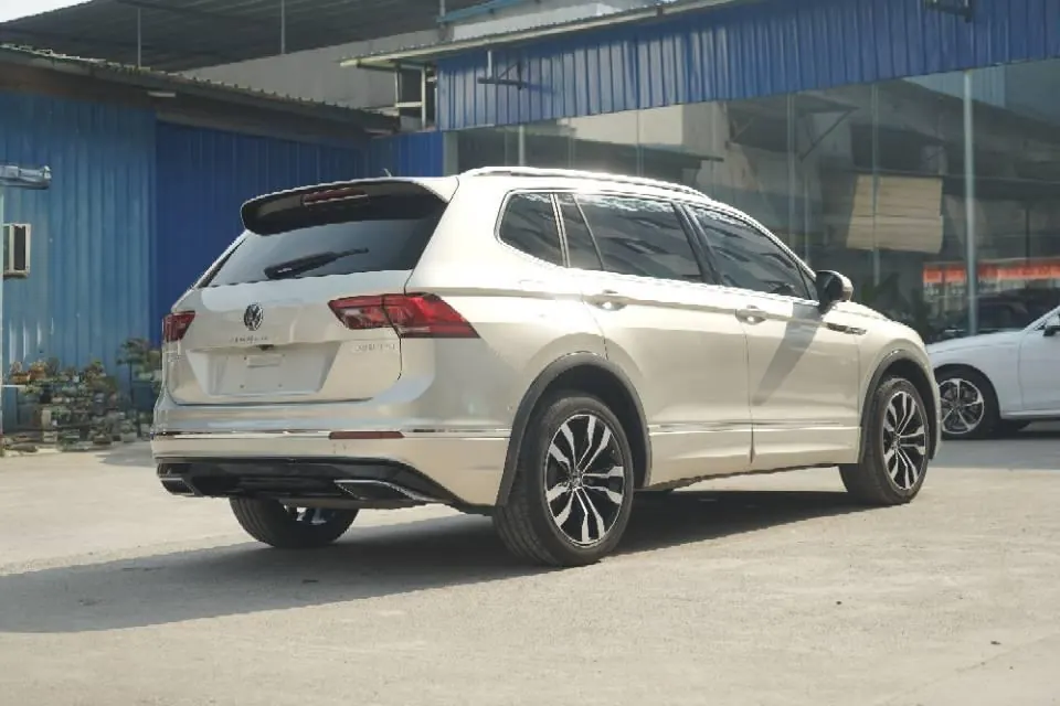 Volkswagen 2021 Tiguan L R-Line 2.0TSI 330TSI Two-Drive Overdrive Automatic Gear 9