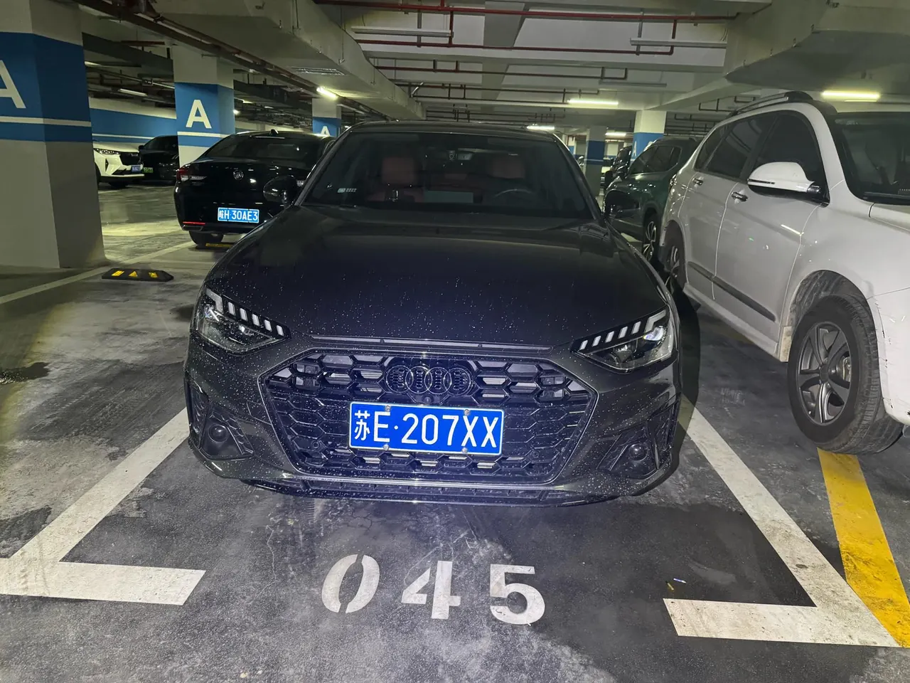 Audi 2025 A4L 2.0TFSI 40TFSI 2 million‑vehicle celebration edition, luxury sporty model, automatic transmission 2