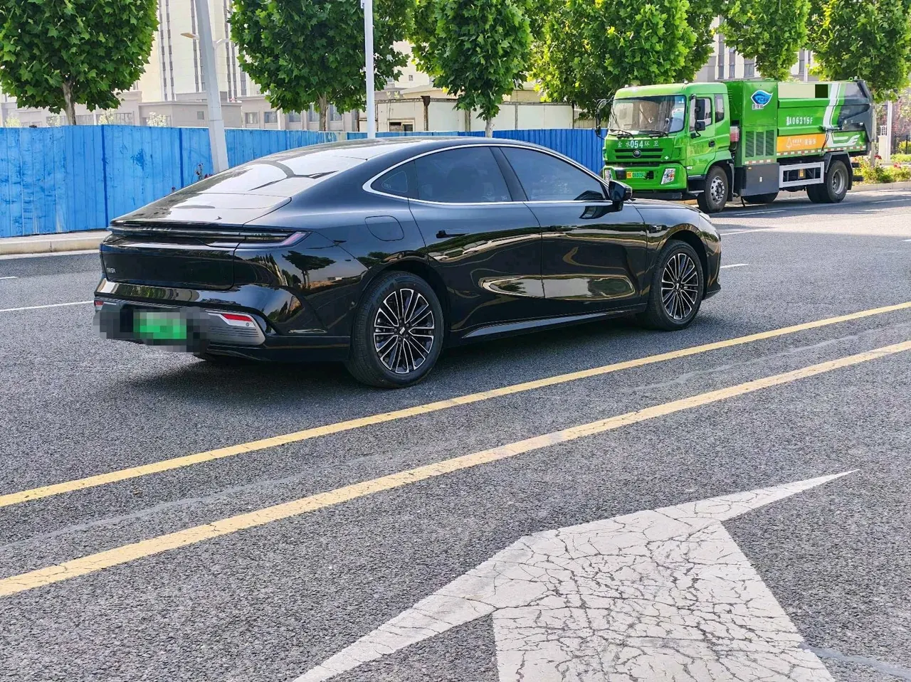 Geely Galaxy 2025 Xingyao 8 EM-i 1.5 130km Premium Edition Automatic Gear 4