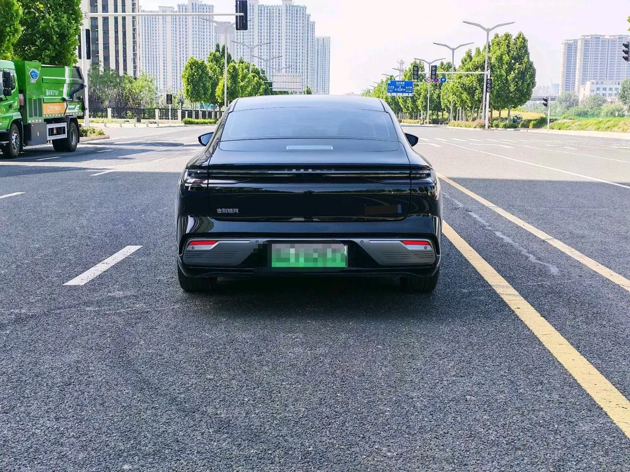 Geely Galaxy 2025 Xingyao 8 EM-i 1.5 130km Premium Edition Automatic Gear 5