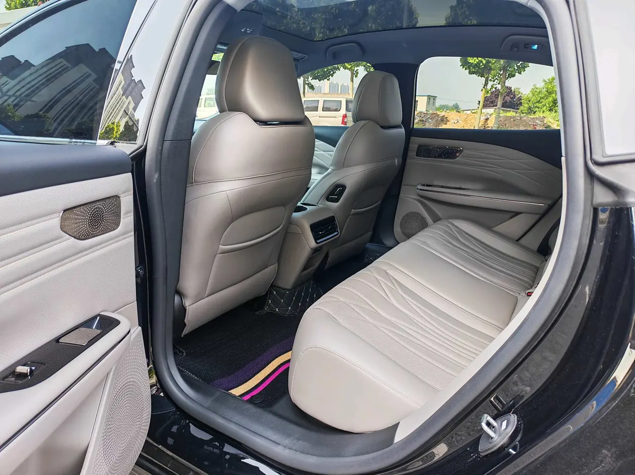 Geely Galaxy 2025 Xingyao 8 EM-i 1.5 130km Premium Edition Automatic Gear 8