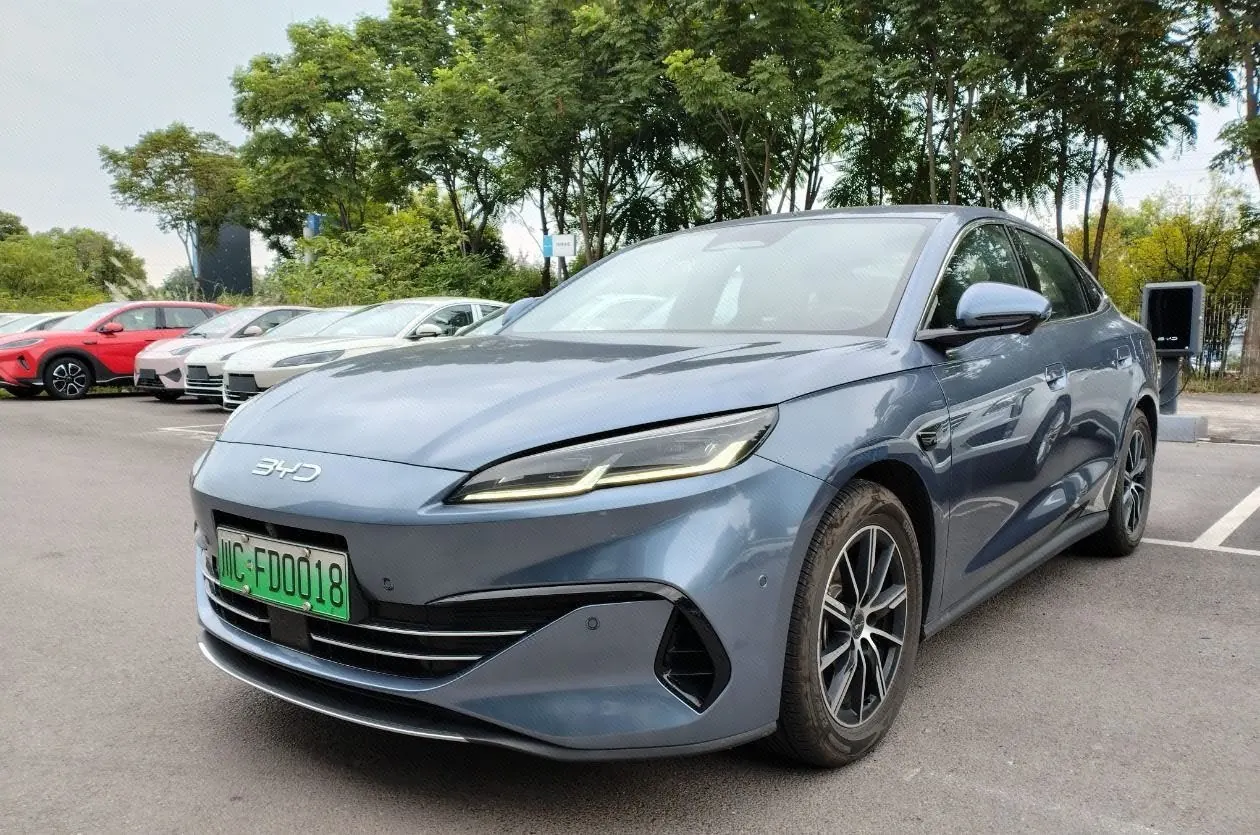 Open image lightbox: BYD 2025 seals 06 DM-i 1.5 stepless smart driving version 120KM exclusive automatic gear
