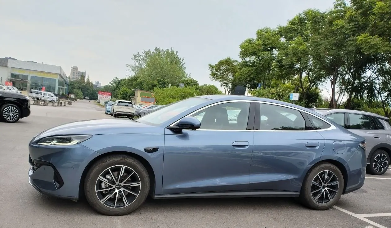 BYD 2025 seals 06 DM-i 1.5 stepless smart driving version 120KM exclusive automatic gear 3