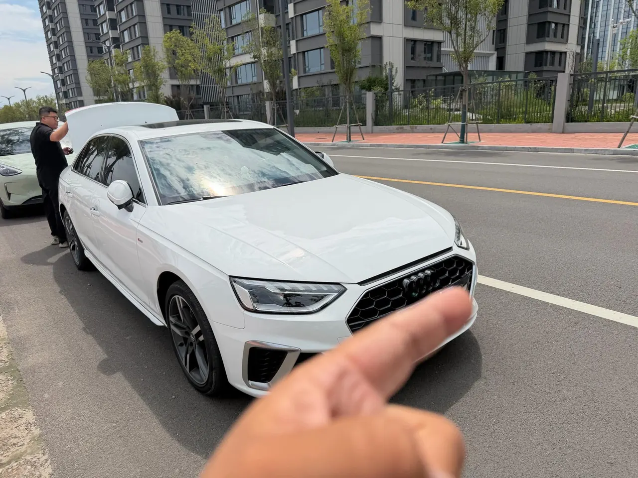 Audi 2020 A4L 2.0TFSI 40TFSI Fashion Dynamic Automatic 2