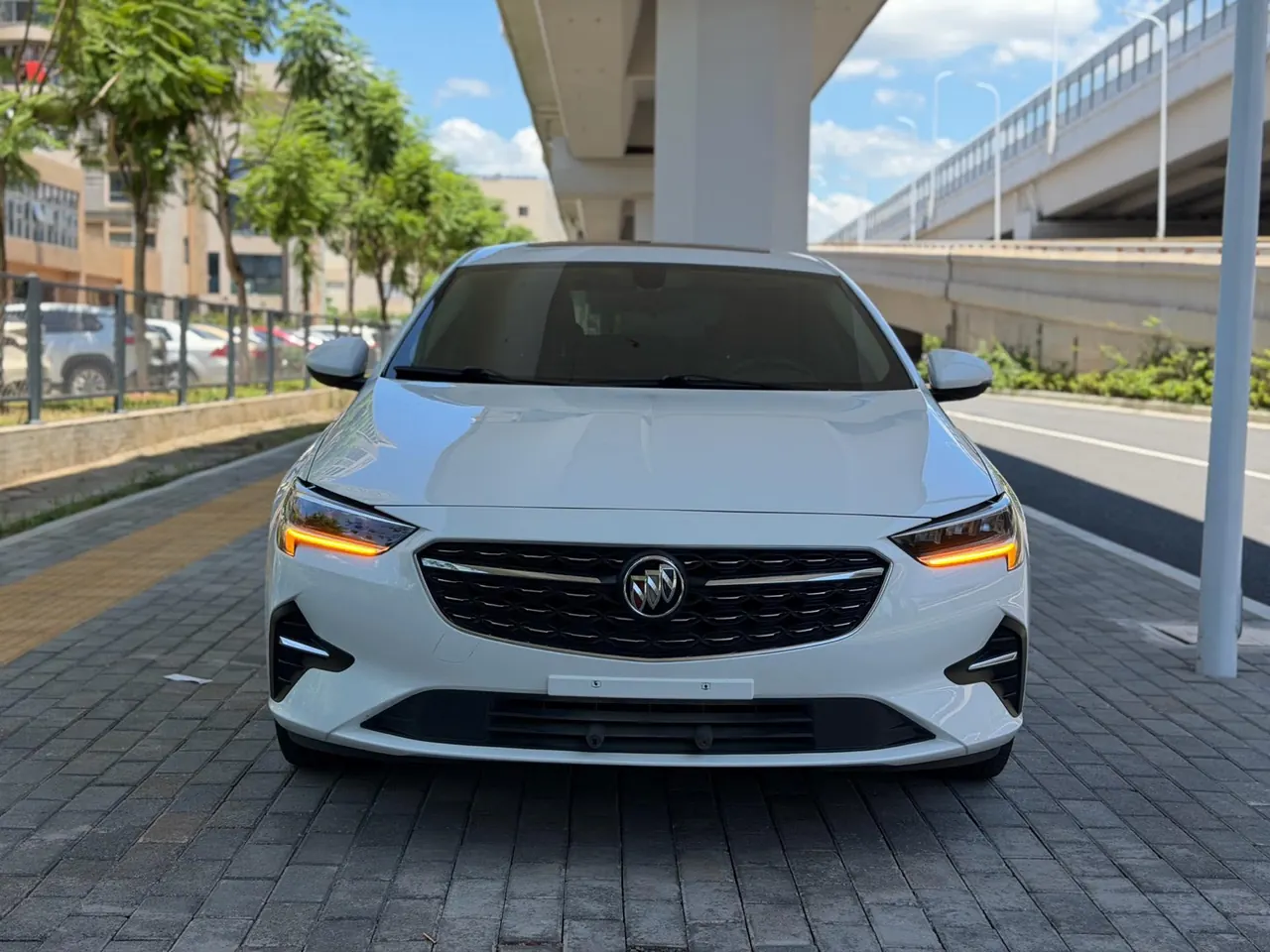 Buick 2020 Regal 1.5T 552T Luxury Automatic Gear 2