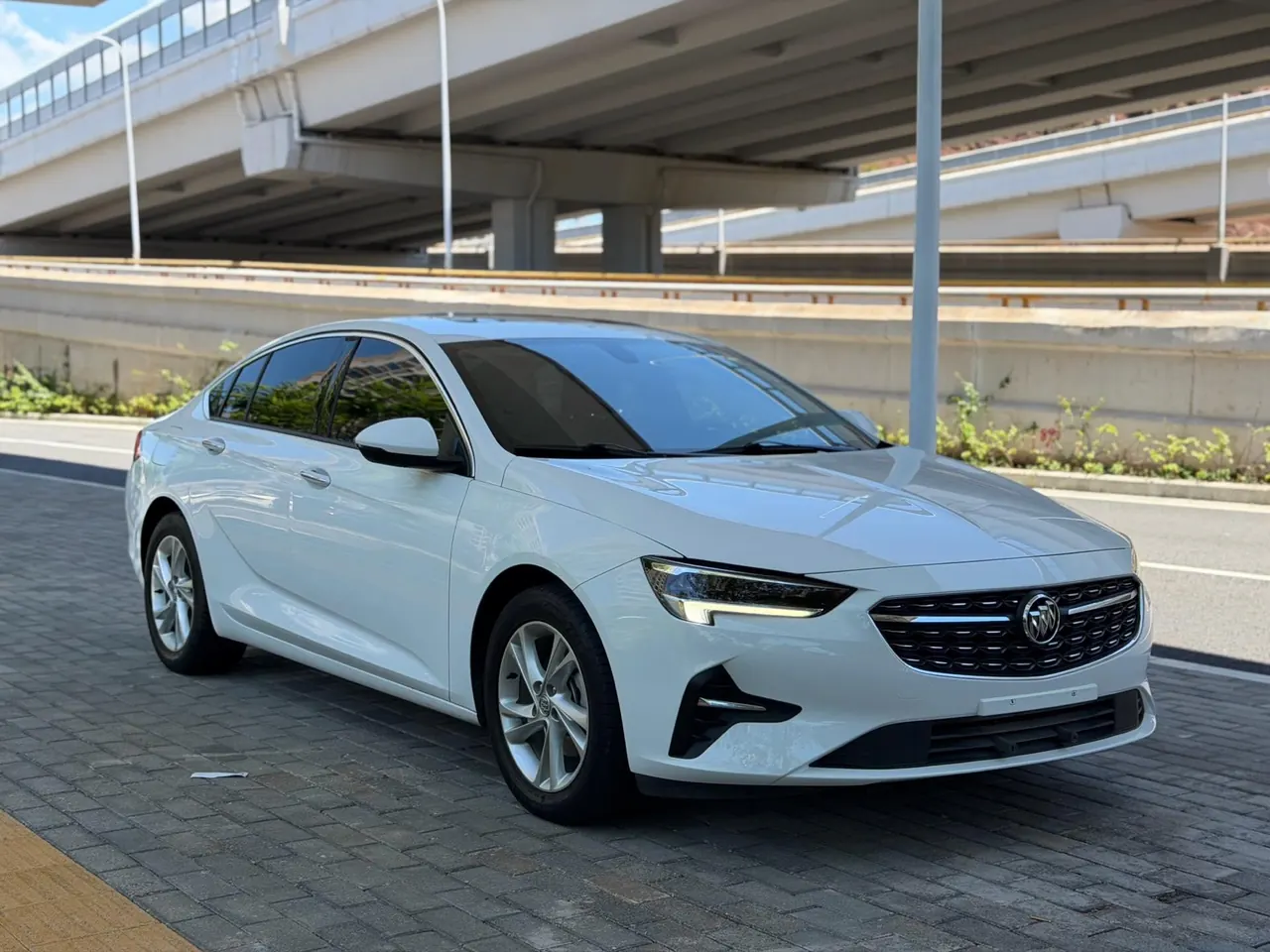 Buick 2020 Regal 1.5T 552T Luxury Automatic Gear 3
