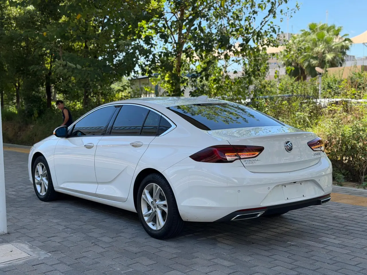 Buick 2020 Regal 1.5T 552T Luxury Automatic Gear 7