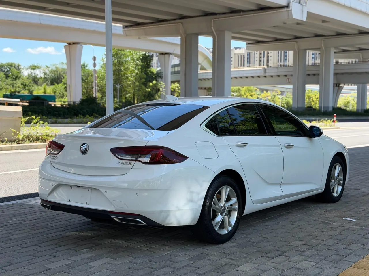 Buick 2020 Regal 1.5T 552T Luxury Automatic Gear 9