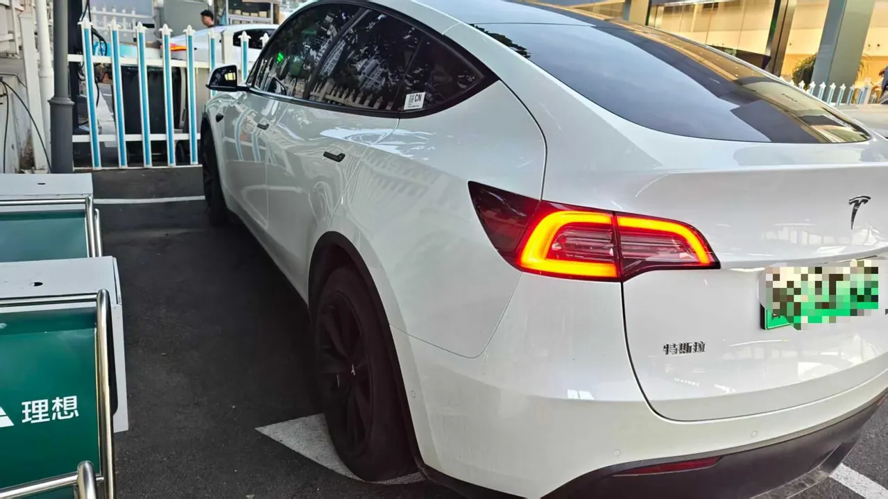 Tesla 2021 Model Y Standard Endurance Rear Drive Automatic Gear 4