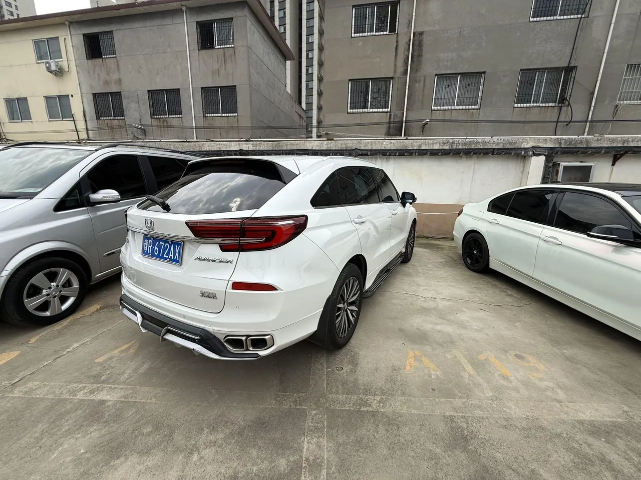 Honda 2020 crown road 2.0T 370TURBO four-wheel drive exclusive edition two-color automatic gear 4