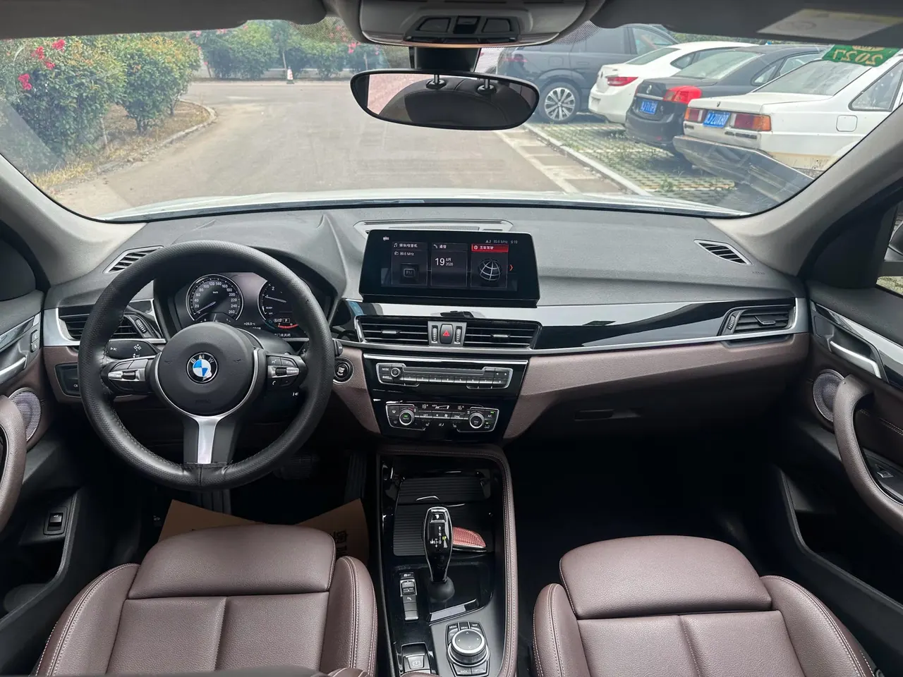 BMW 2021 X1 sDrive20Li 1.5T exclusive automatic gear 4