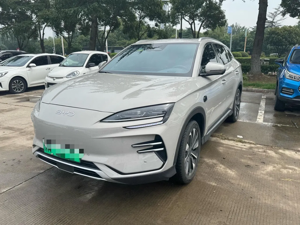 打开图片灯箱:BYD Song PLUS New Energy 2025 Song PLUS EV Smart Driving Edition 520km Honorable Automatic Gear