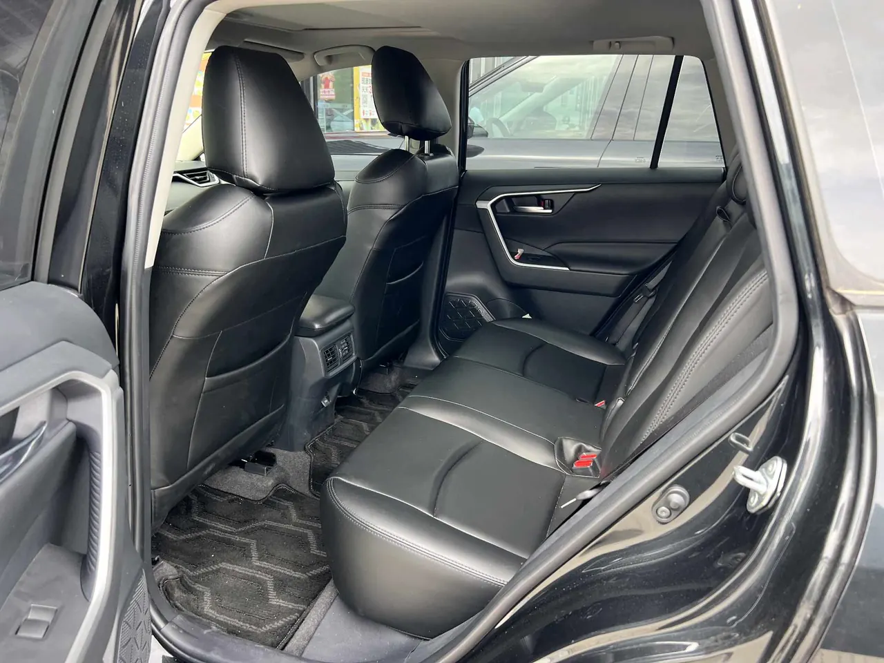 Toyota 2022 RAV4 Rongbo 2.0 Stepless Two-Drive Fashion Edition Automatic Gear 5