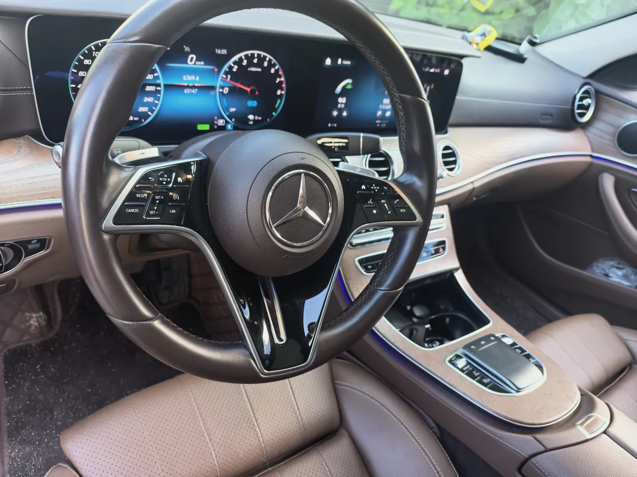 Mercedes Benz Class E New Energy 2022 E 350 e L 2.0T (Change 2) Automatic Gear 3