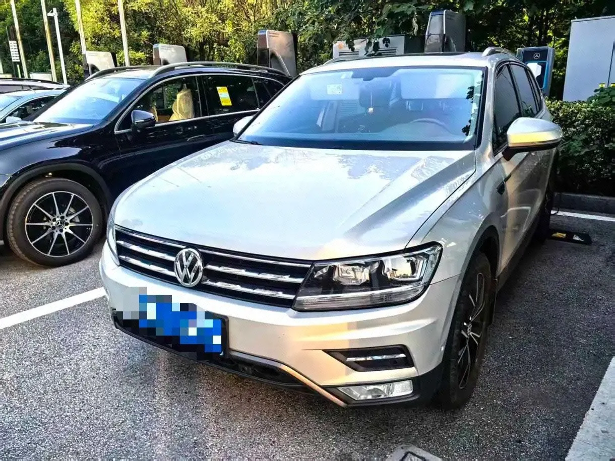 Open image lightbox: Volkswagen 2020 Tiguan L 2.0TSI 330TSI Two-Drive Smart Deluxe Automatic Gear