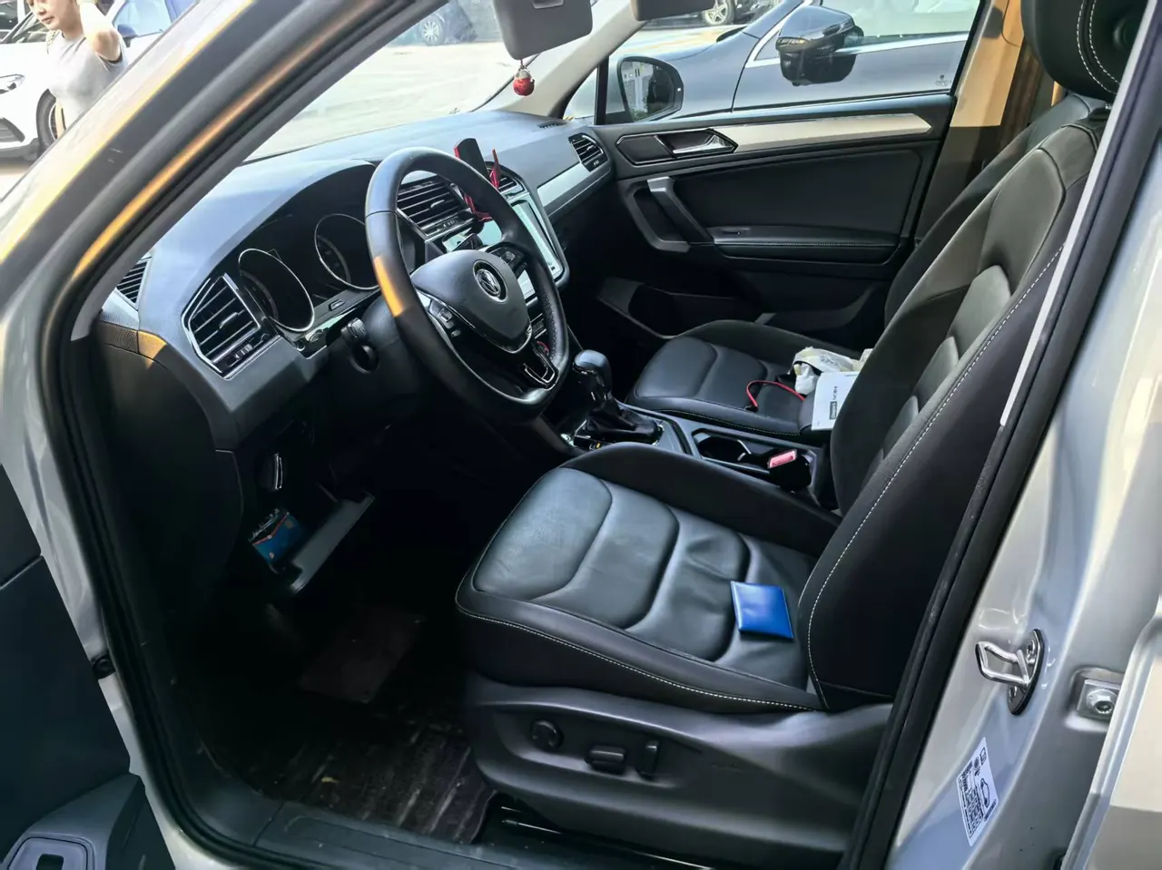 Volkswagen 2020 Tiguan L 2.0TSI 330TSI Two-Drive Smart Deluxe Automatic Gear 2