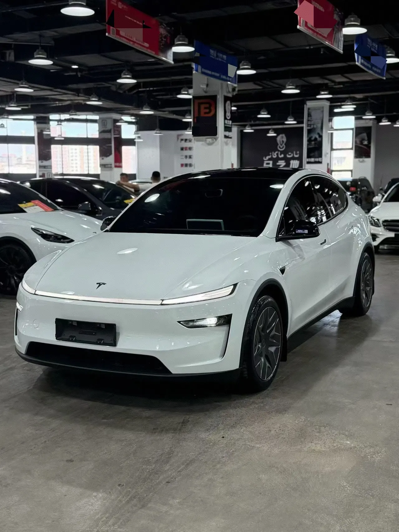Open image lightbox: Tesla 2025 Model Y L Long Endurance All-Wheel Drive Automatic Transmission