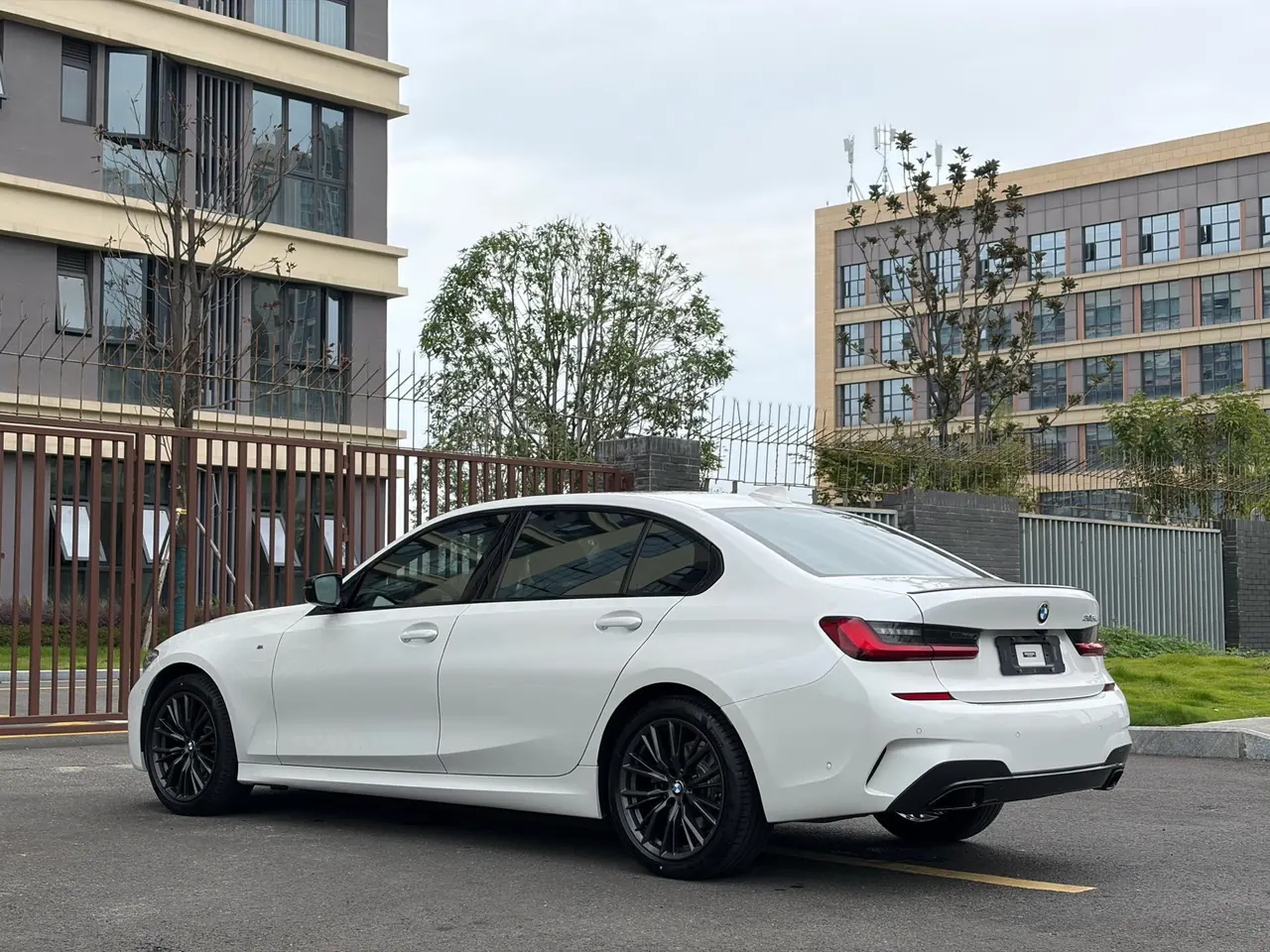 BMW 3 Series 2022 325Li 2.0T M Sports Obsidian Night Kit (Changed) Automatic Gear 15