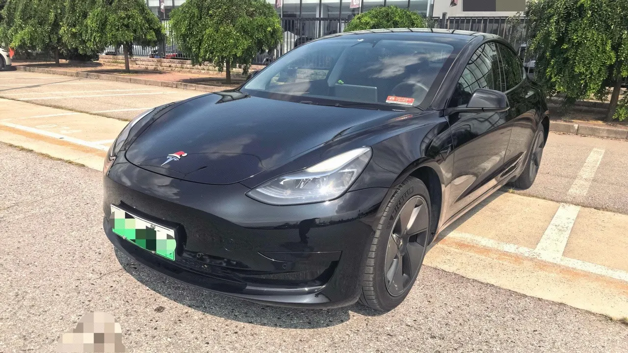 Open image lightbox: Tesla 2022 Model 3 rear-wheel drive version of automatic transmission
