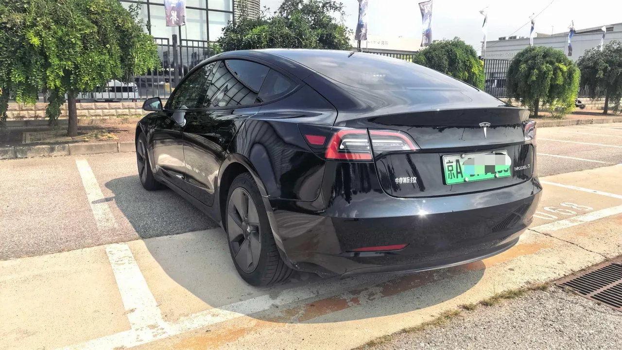 Tesla 2022 Model 3 rear-wheel drive version of automatic transmission 5