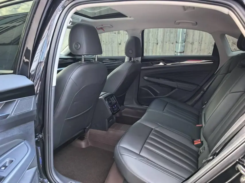 Volkswagen 2025 Passat PHEV 1.4T 430 Business Edition Automatic Gear 8