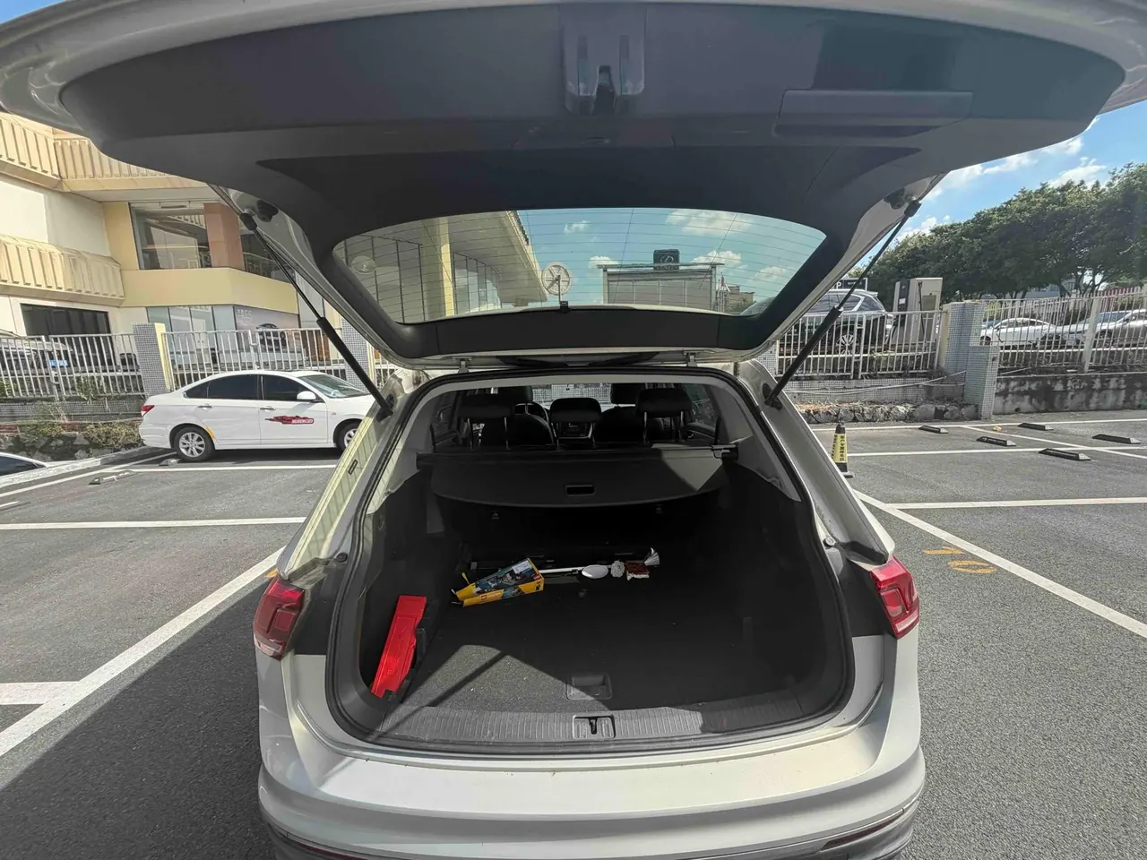 Volkswagen 2020 Tiguan L 2.0TSI 330TSI Two-Drive Panoramic Comfort Edition Automatic Gear 3