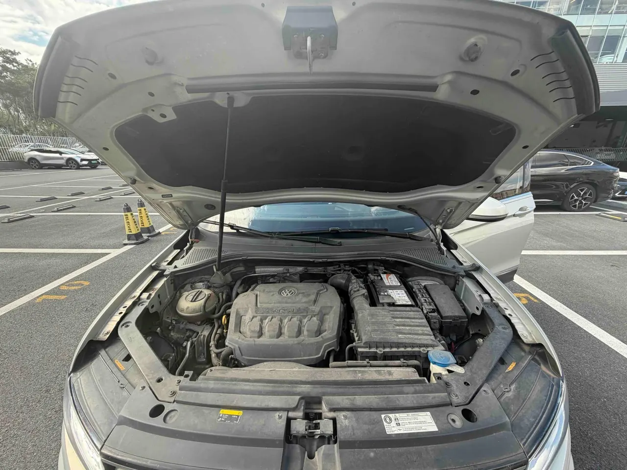 Volkswagen 2020 Tiguan L 2.0TSI 330TSI Two-Drive Panoramic Comfort Edition Automatic Gear 7