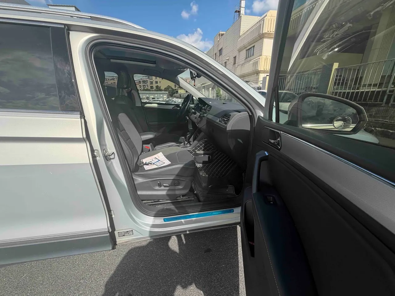 Volkswagen 2020 Tiguan L 2.0TSI 330TSI Two-Drive Panoramic Comfort Edition Automatic Gear 8