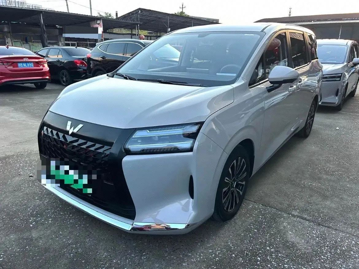 打开图片灯箱:WuLing 2025 Starlight 730 1.5 Stepless 125km Luxury Automatic Transmission