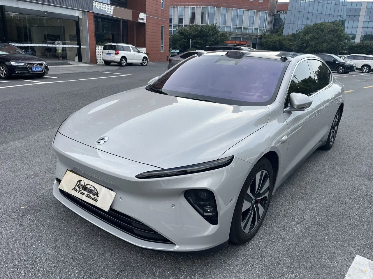 Open image lightbox: NIO 2022 ET5 75kWh automatic gear