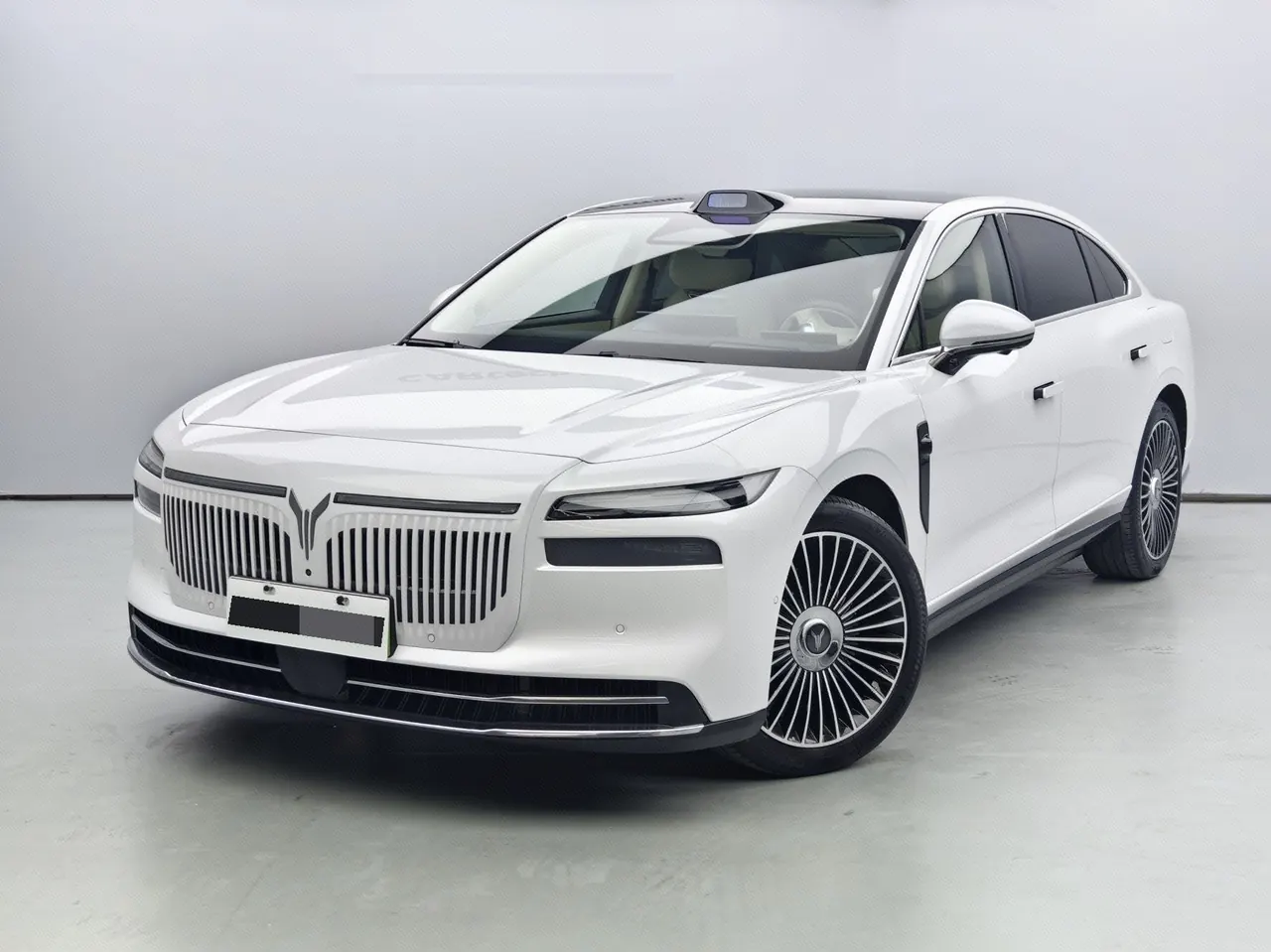 Open image lightbox: Voyah 2026 models chasing light l four-wheel drive Ultra automatic gear