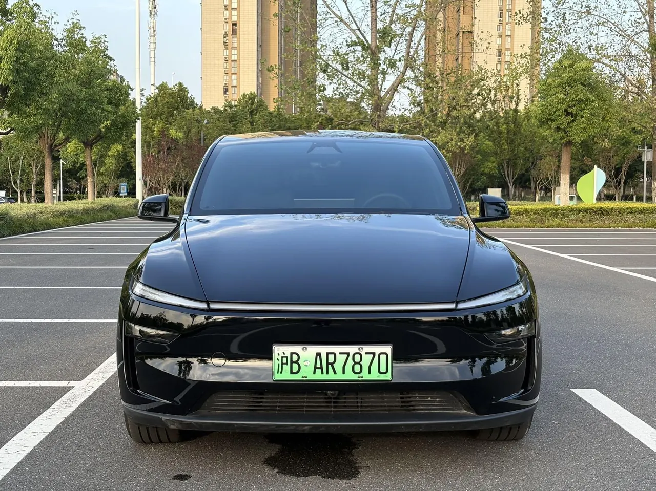 Tesla 2026 Model Y Rear-Wheel-Drive Automatic 2