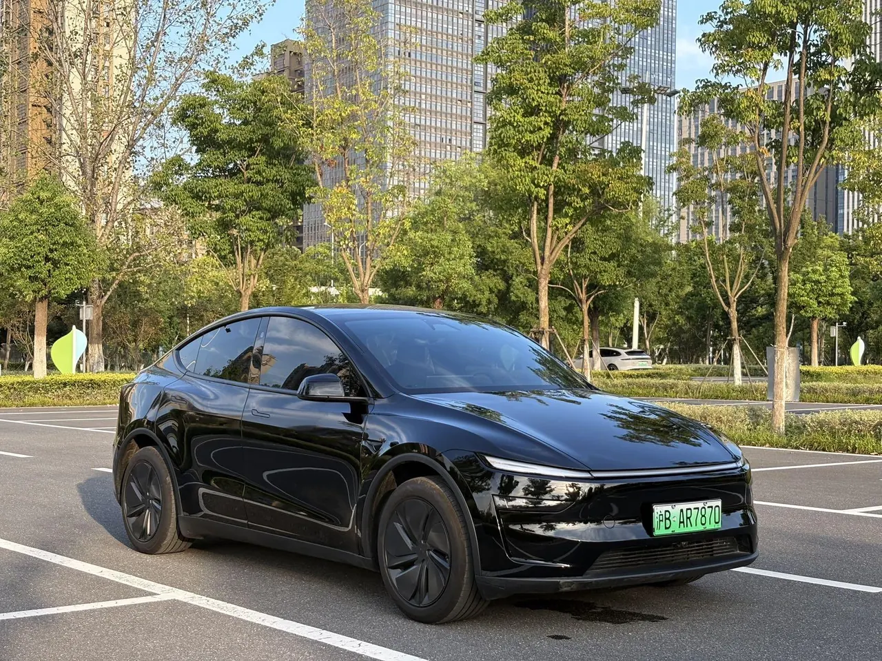 Tesla 2026 Model Y Rear-Wheel-Drive Automatic 3