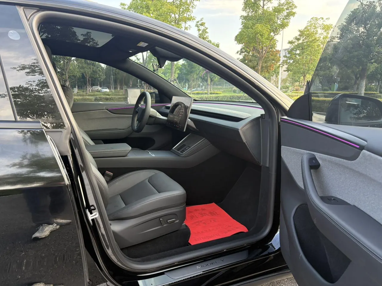 Tesla 2026 Model Y Rear-Wheel-Drive Automatic 9