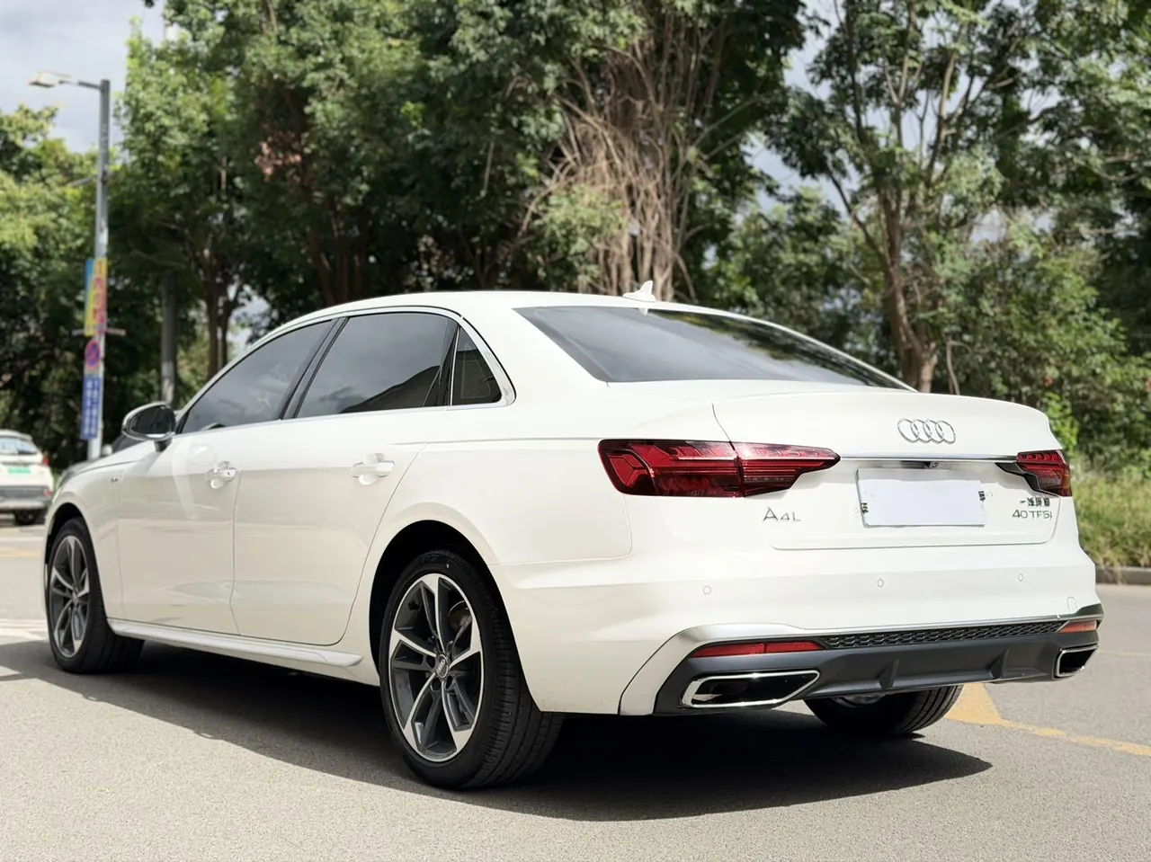 Audi 2020 A4L 2.0TFSI 40TFSI Fashion Dynamic Automatic 2