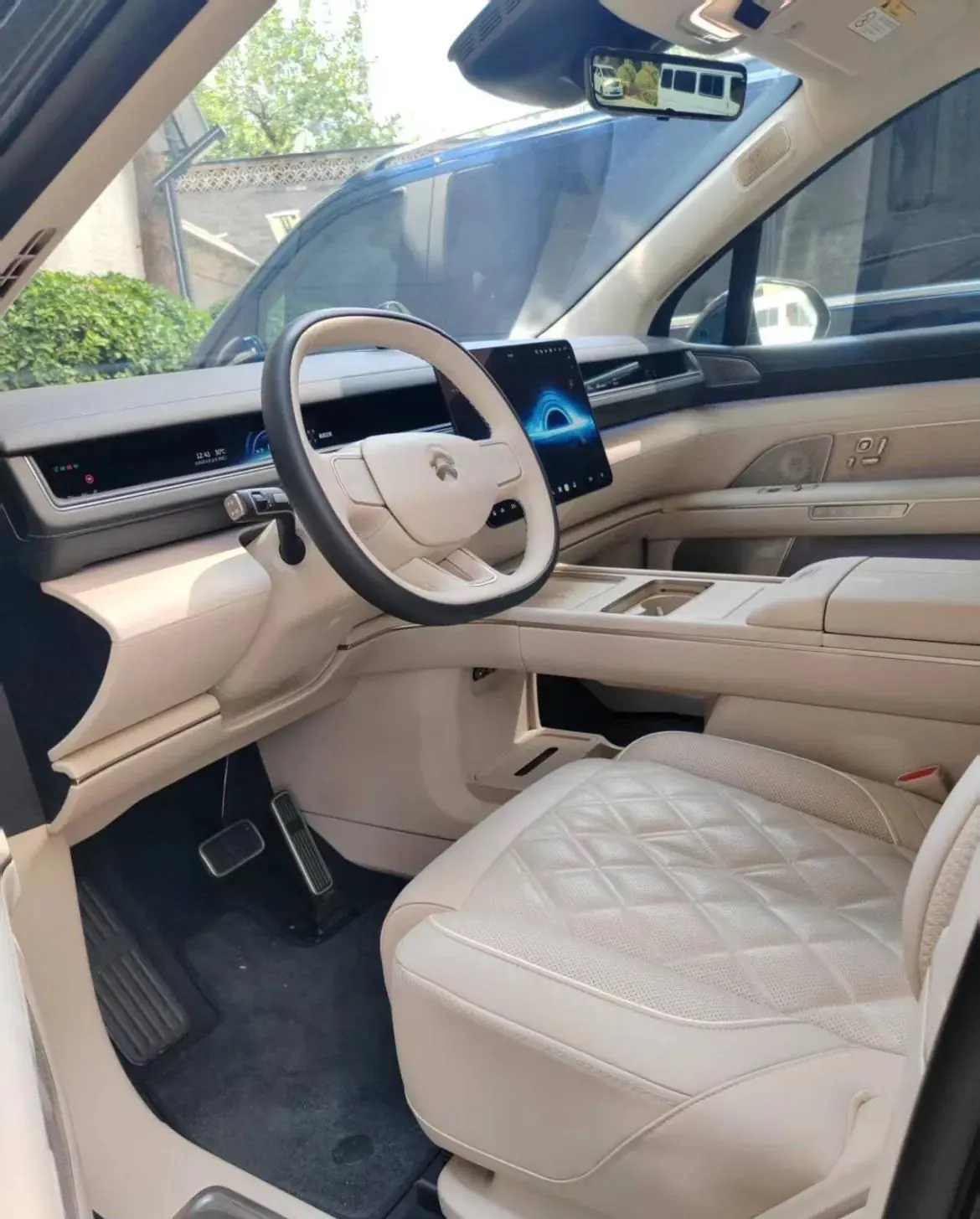 NIO 2026 ES8 6‑Seater Executive Signature Edition Automatic Transmission 5