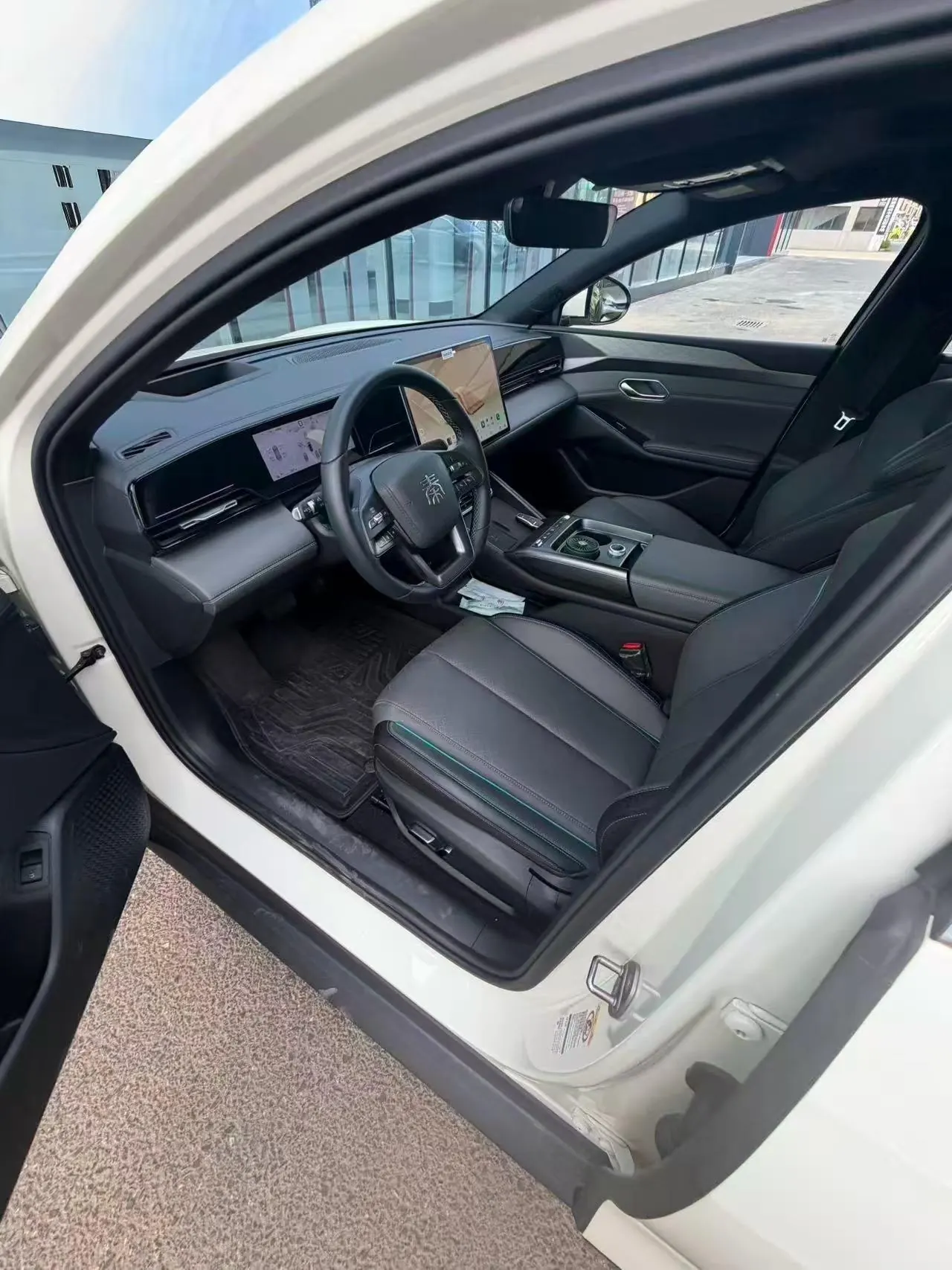 BYD 2025 Qin L EV 545KM cloud chariot type automatic gear 2