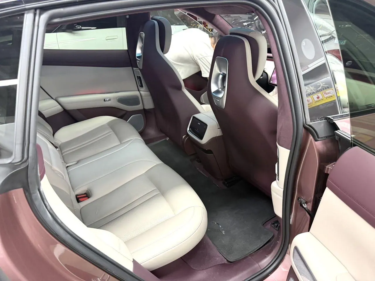 MI 2025 YU7 Long Endurance High Performance Four-wheel Drive Max Edition Automatic Gear 3