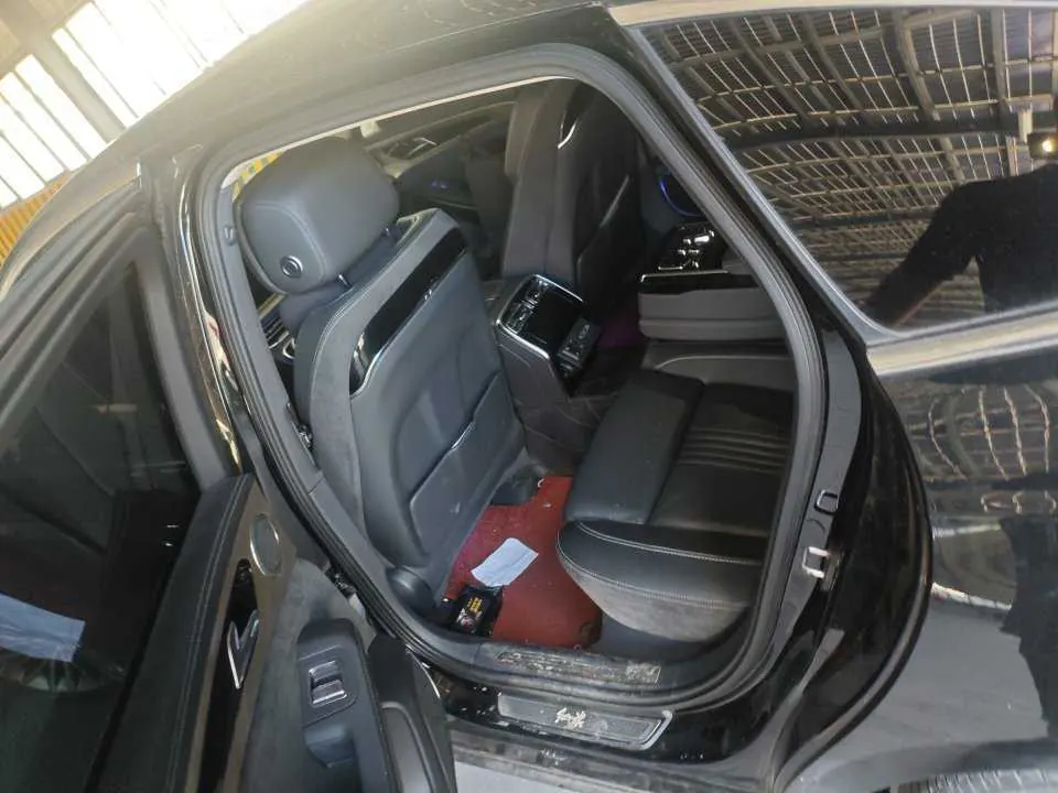 HongQi 2020 H9 48V 2.0T Zhilian Qi Chang Edition Automatic Gear 3